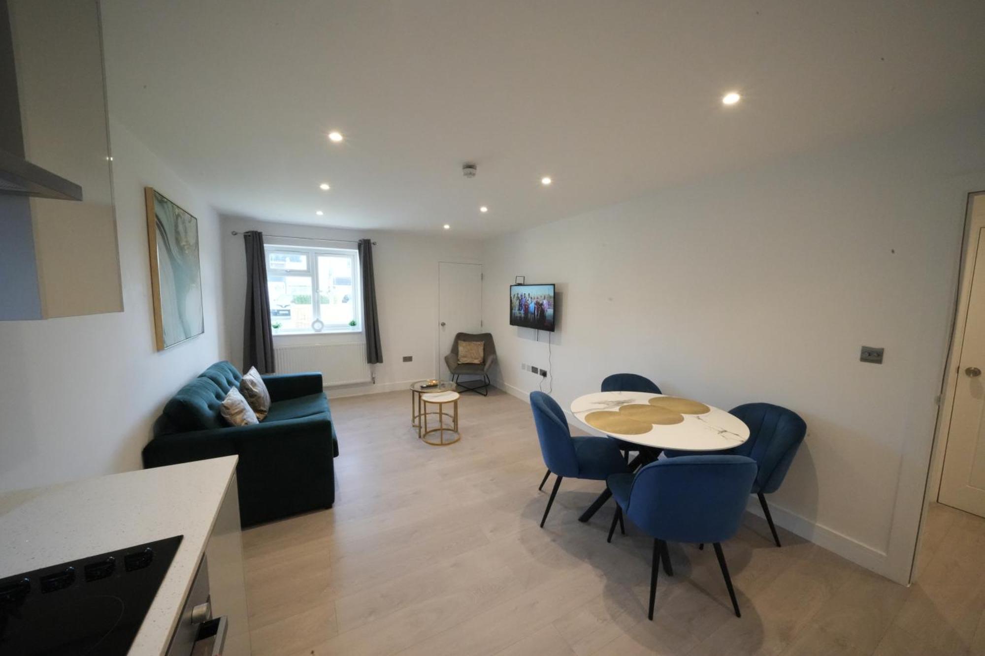10 Min Drive To Airport - Free Parking - 15 Min Bus Ride - Ev Charge Available Lejlighed Stanwell Eksteriør billede