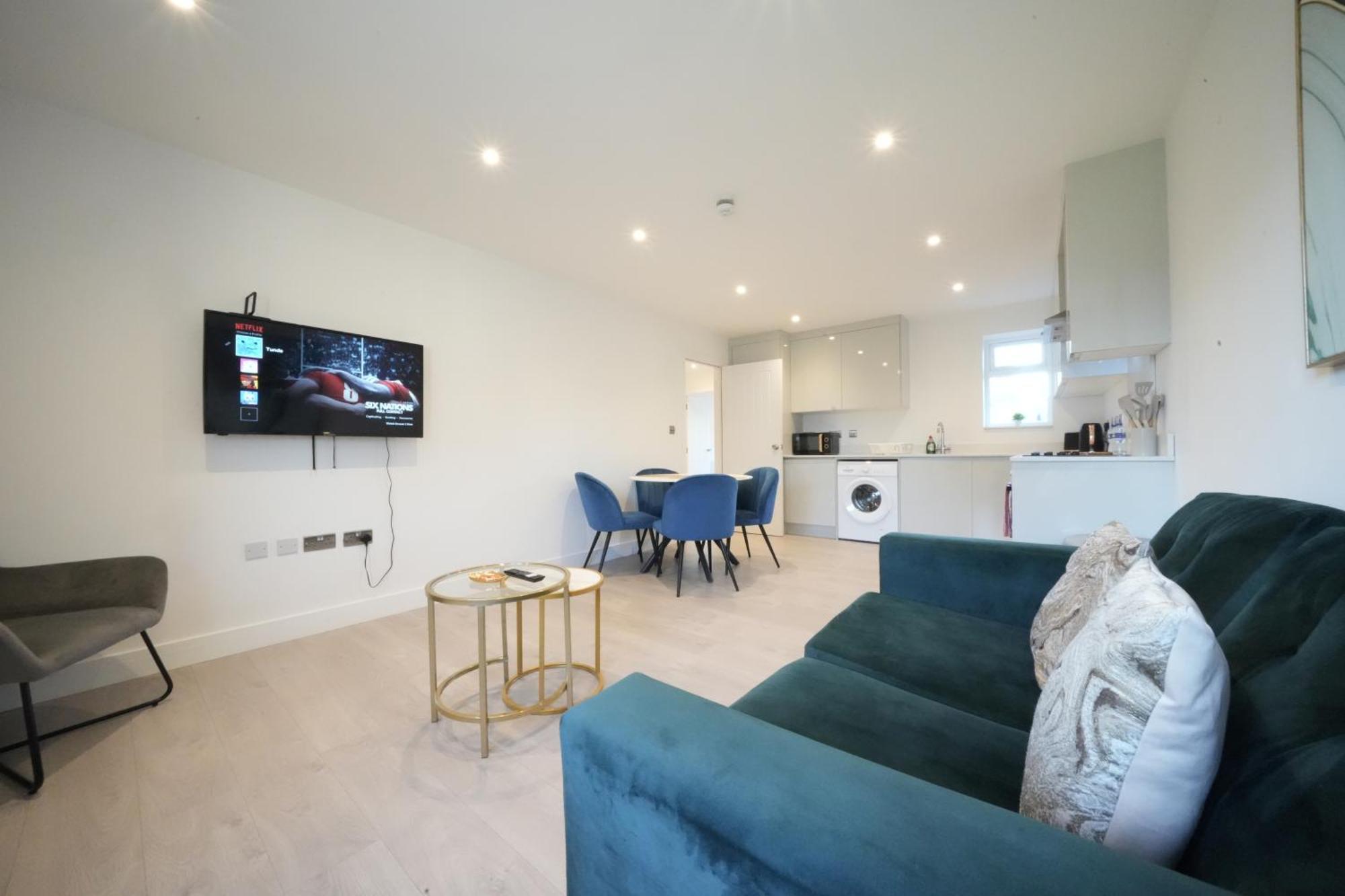 10 Min Drive To Airport - Free Parking - 15 Min Bus Ride - Ev Charge Available Lejlighed Stanwell Eksteriør billede