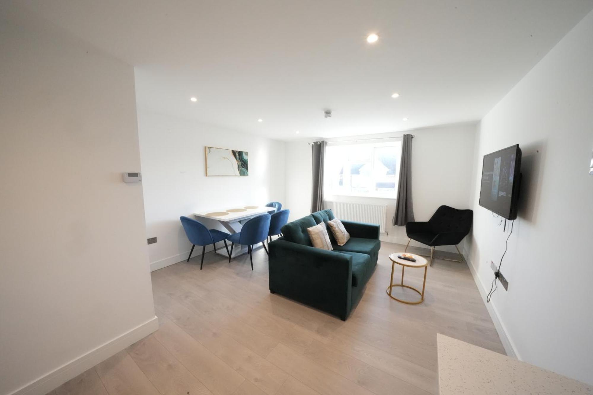 10 Min Drive To Airport - Free Parking - 15 Min Bus Ride - Ev Charge Available Lejlighed Stanwell Eksteriør billede
