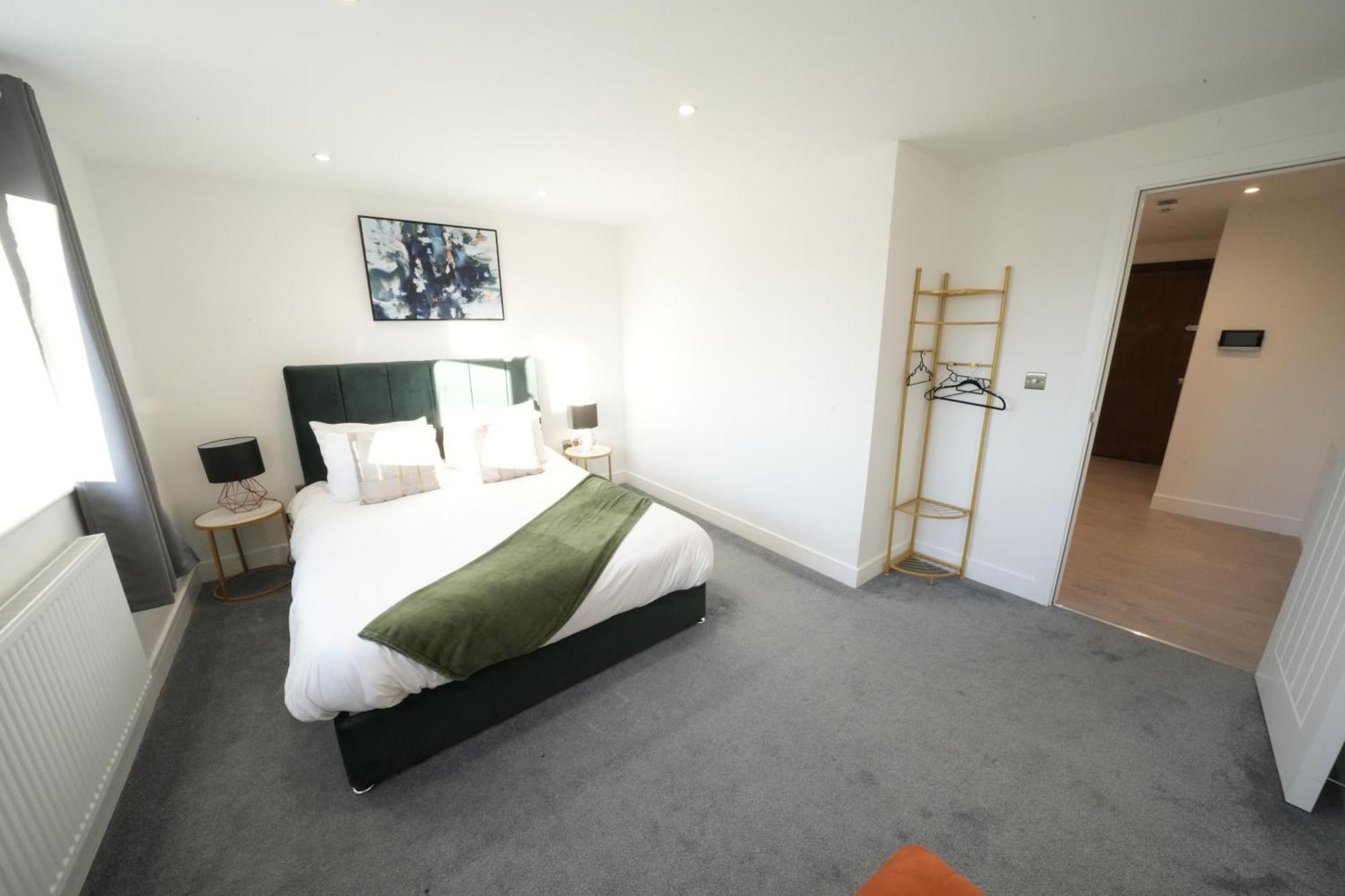 10 Min Drive To Airport - Free Parking - 15 Min Bus Ride - Ev Charge Available Lejlighed Stanwell Eksteriør billede